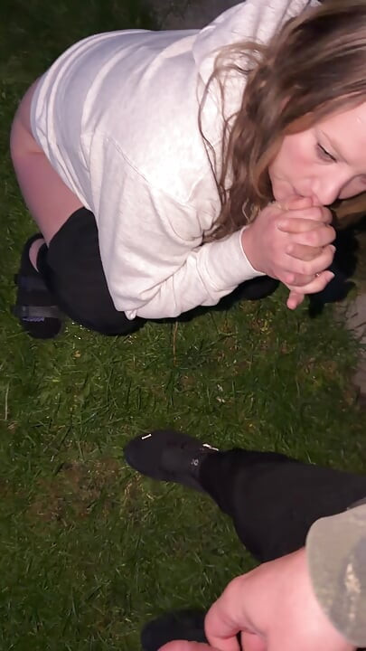 Pipe Sournoise Dans Un Garage Par Une MILF Énorme Et Bizarre