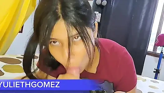 Yalnız üvey anne seni yatağını paylaşmaya davet ediyor (Casero Real)