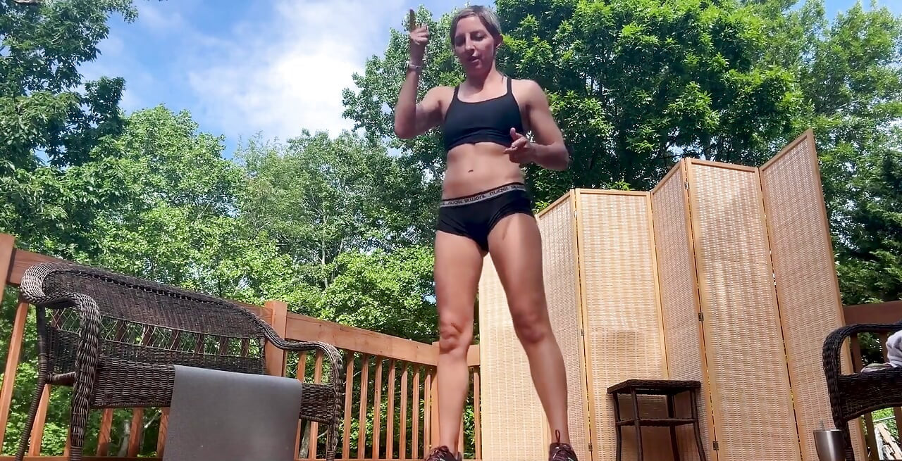 Сколько Burpees Может сделать Lora Cross