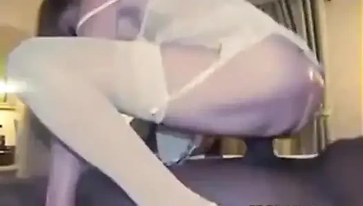 Зависимость большого черного члена - 100% любительское и домашнее порно видео. Милфы пристрастились к большому черному члену и межрасовому шпилингу.