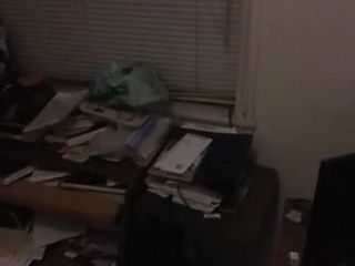 Mitchell en su habitación masturbándose