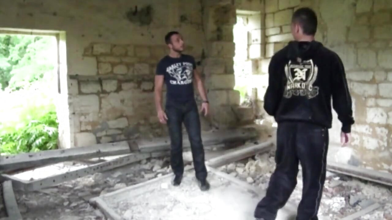 Enzo fucked by Stany falcone outdoor