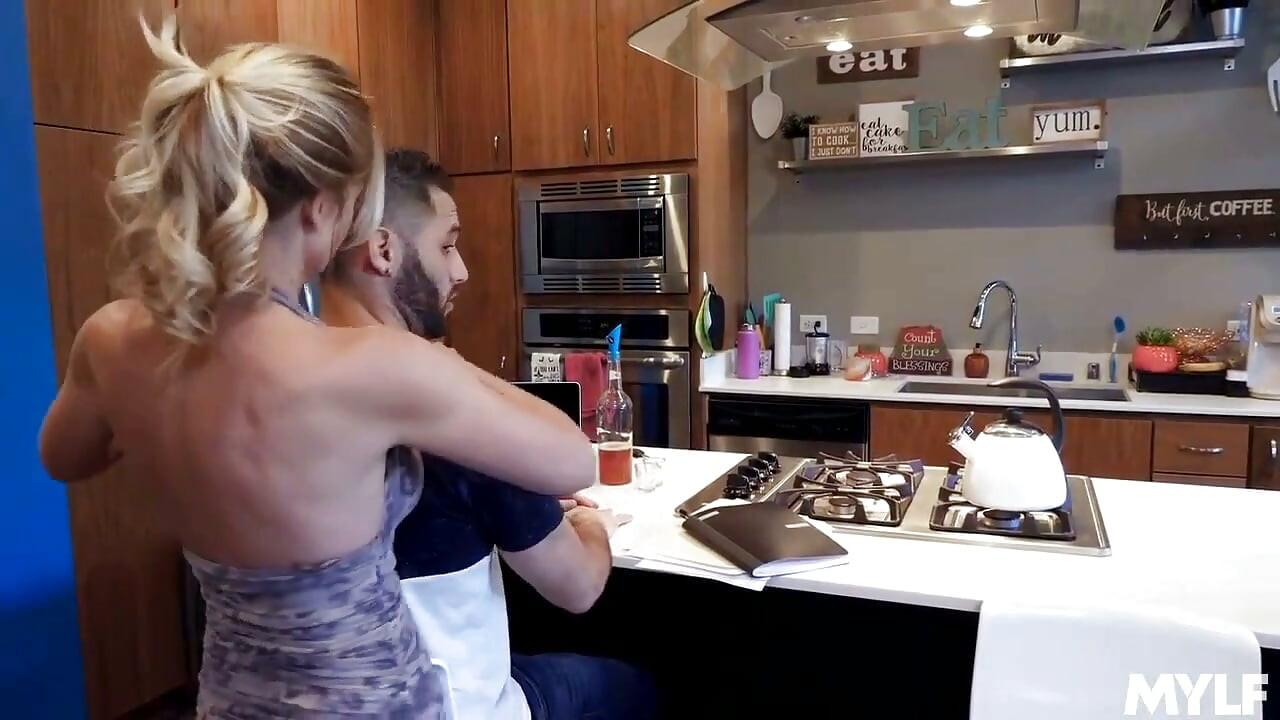 Sexy Secrets with Stepmom: Busty Preston Lee & Damon Dice, Seducing Her Stepson on the Kitchen Counter