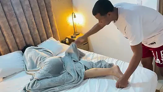 I masturbate watching hot videos while my big stepbrother watches me sec...