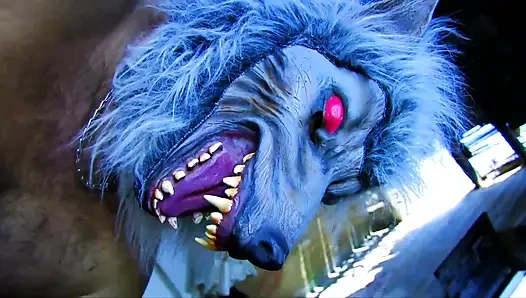 Cewek mungil kerudung menunggangi merah seksi nyepong kontol werewolf