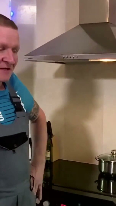 notgeile milf mit riesen titen fick typ auf der arbeit | Clip 1