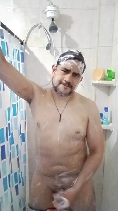 Iconic moment from "Fat man takes advantage of his companions' absence to bathe without distractions"