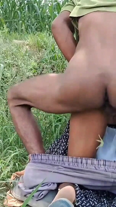 "X hamaster üvey kız kardeşimin ghagra gömleğini dışarı çıkartan dour anal seks evde çok sikişiyor"