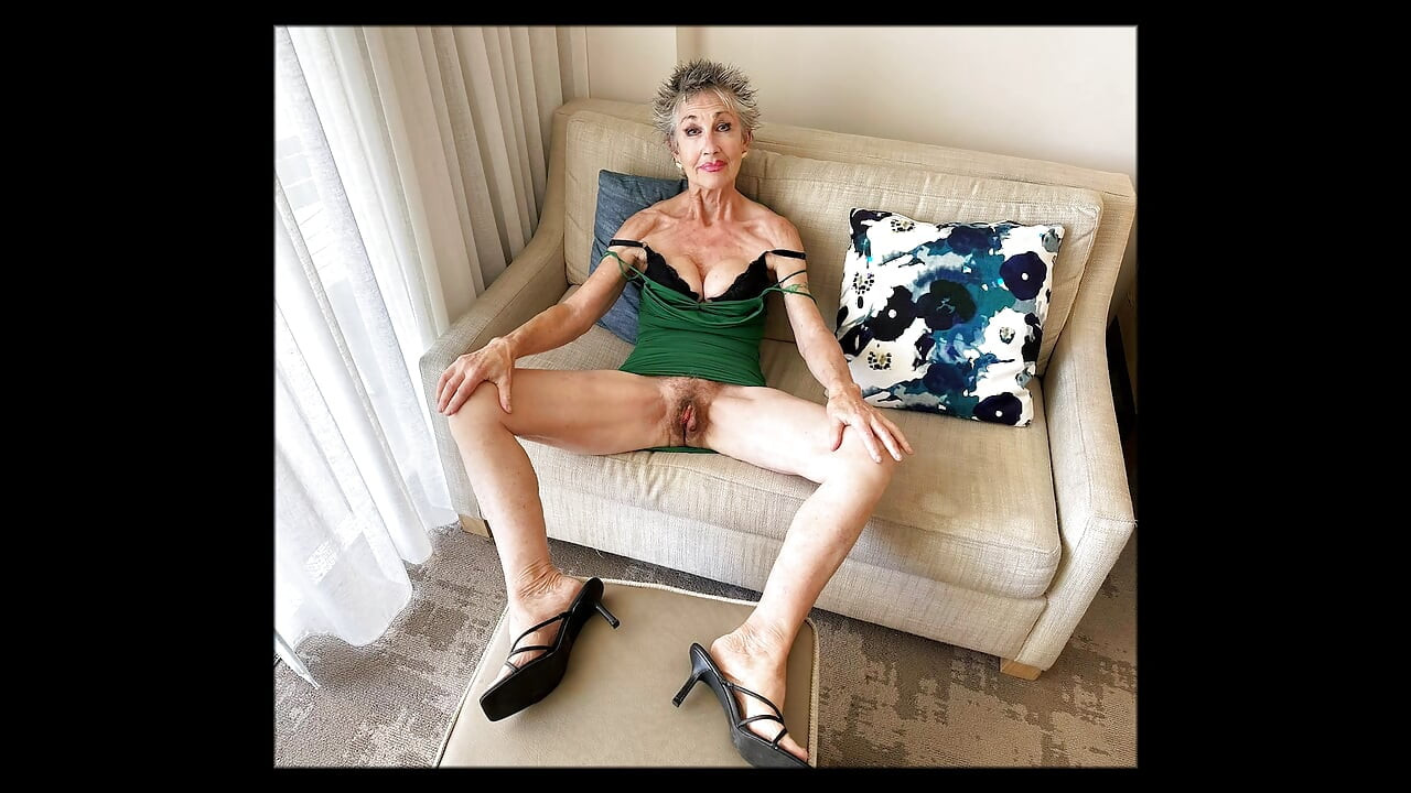 نقدم أنفسنا للجمهور ، ثم نلعب