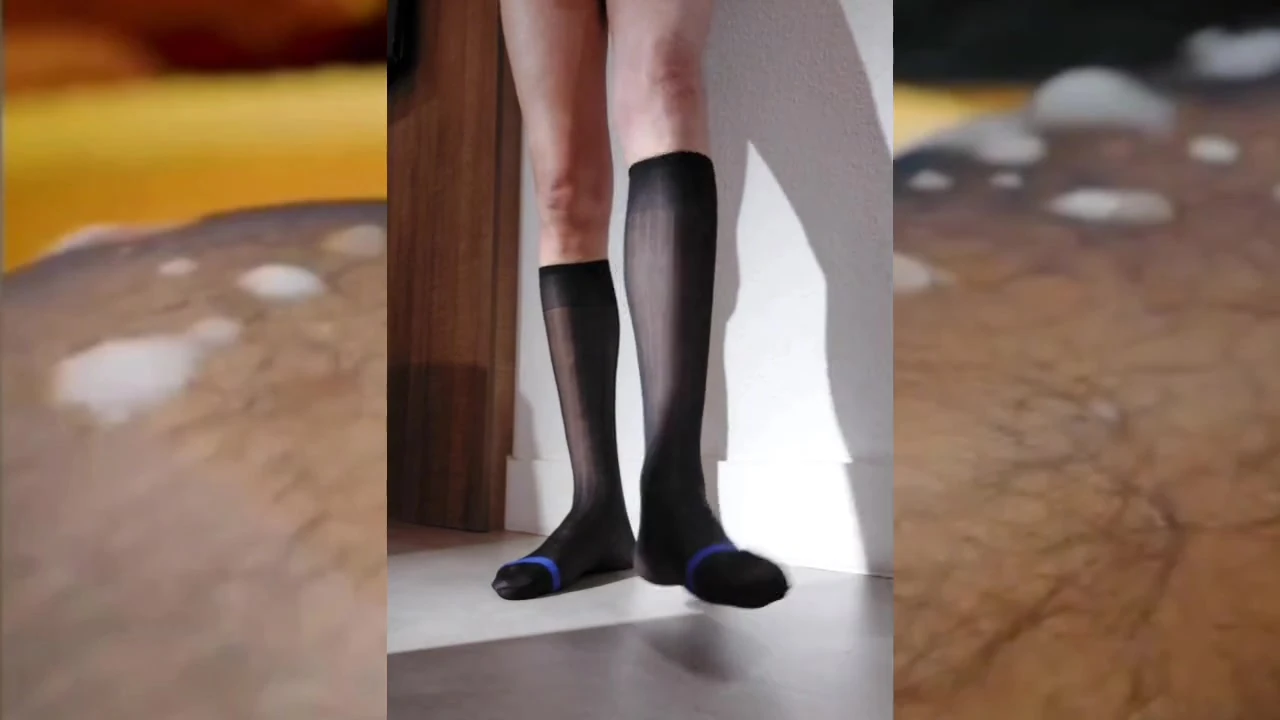 Sarı jockstrap şişkinlik