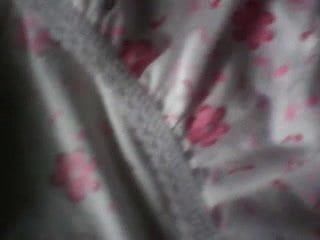 Momento de relaxamento com minha calcinha rosa floral