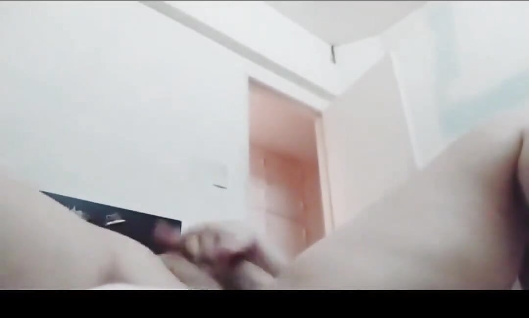 紅髮雙截肢者自慰