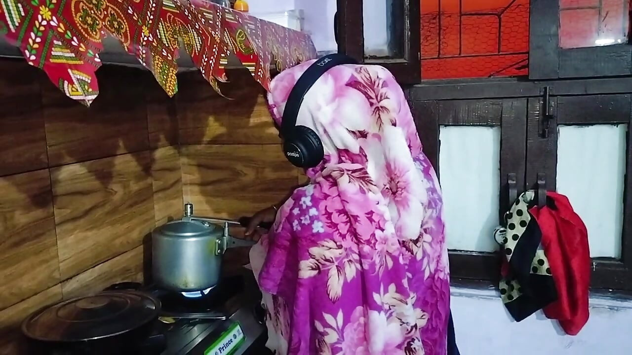 I Fuck My Indian Desi Mausi While No One Is in Home