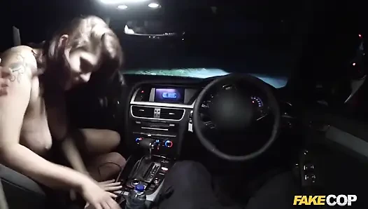 Fake cop - junger partygänger in einer Gasse durchgangen und lutscht schwanz pOV