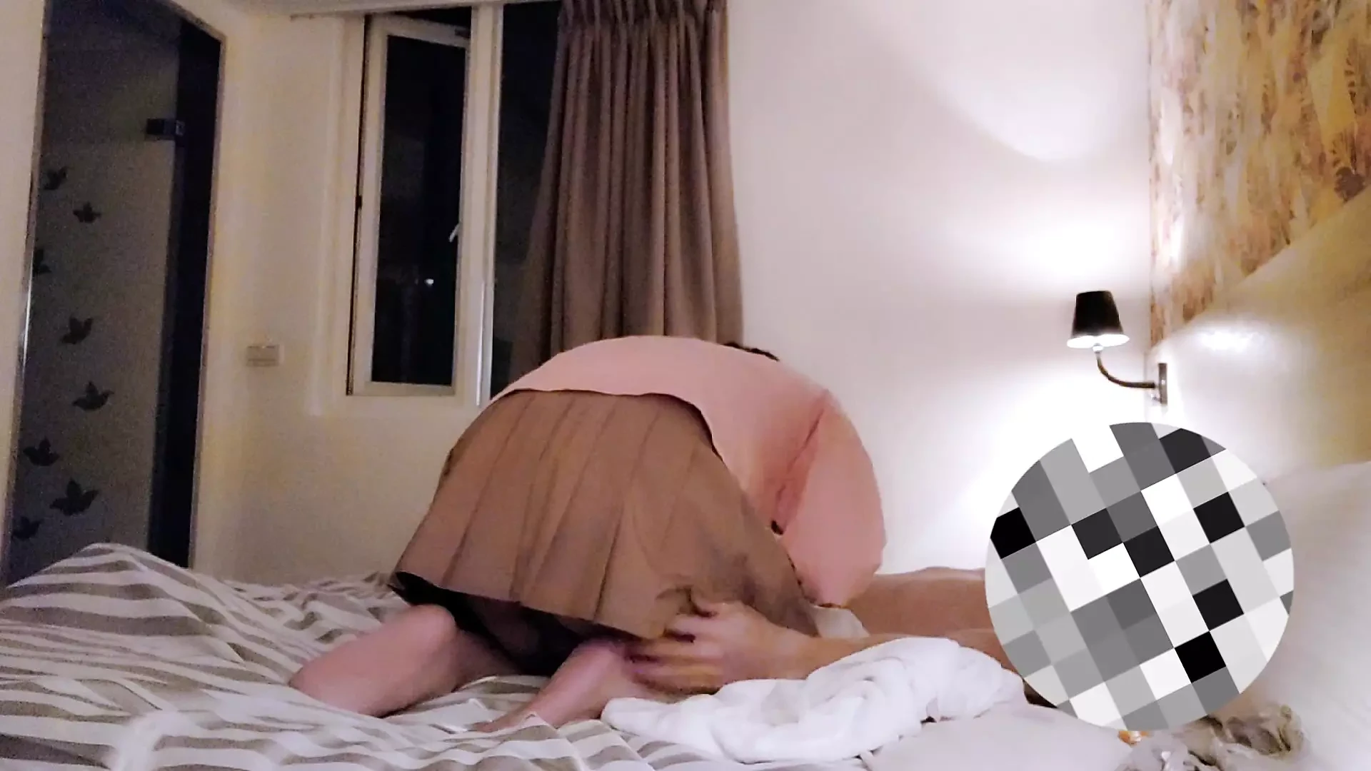 Shemale Ting-Xuan werd geneukt door een man met een grote pik totdat haar benen zwak waren