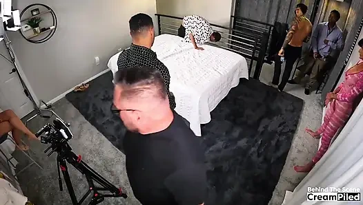 Seks gangbang di balik layar bareng istri hot di pesta seks