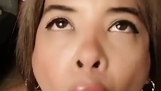 Можешь держаться, пока я не закончу танцы