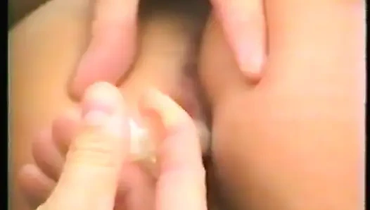 Çekici hatun banyoda işeniyor