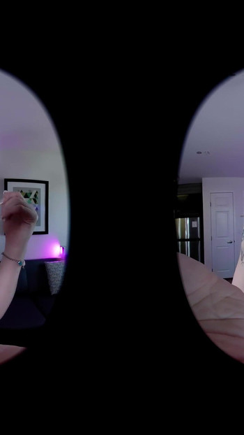Vr180 巨大娘カエラの汗だくの罠