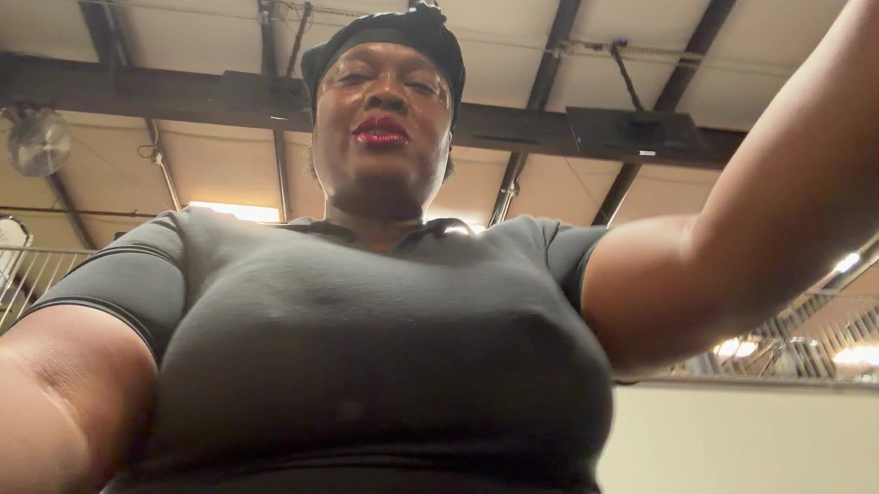 Ts Kayla working out
