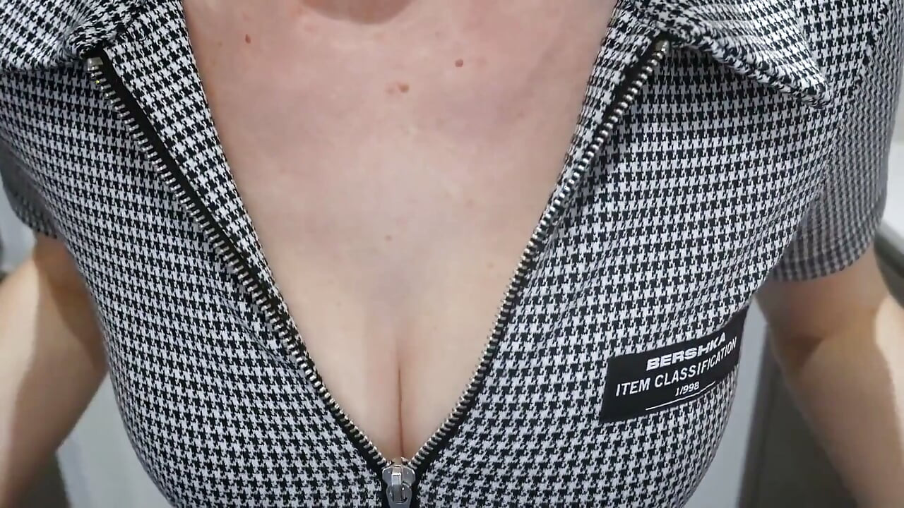Try on - unzippable dress