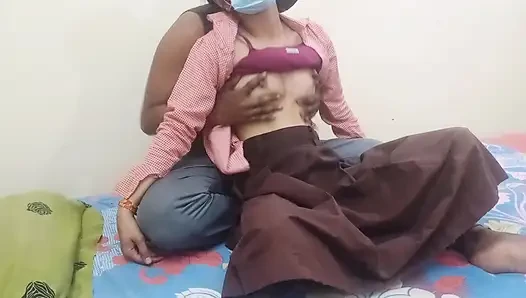 Üniversiteli kız evde tution öğretmeni tarafından sikiliyor
