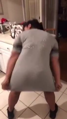 Latina twerking that ass
