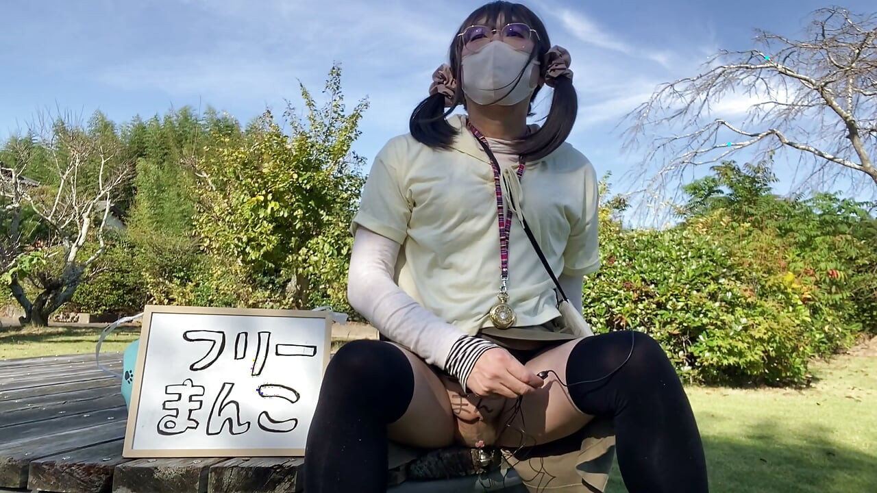 No.341 "Free" Crossdresser Walking in the Park with the Board Down