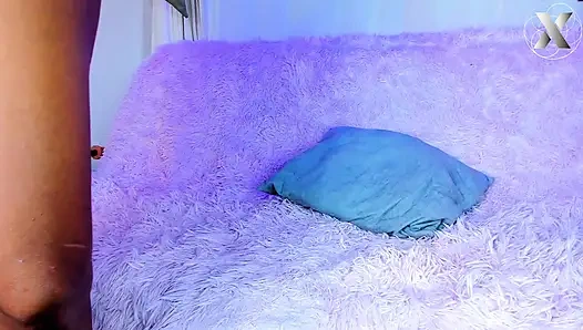 Две лесбийские шлюхи, облизывающие влажную киску, пока не сверкают