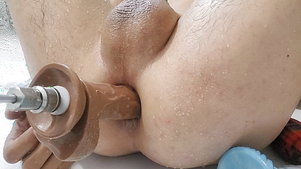 Play solo sous la douche anal gay fuckmachin