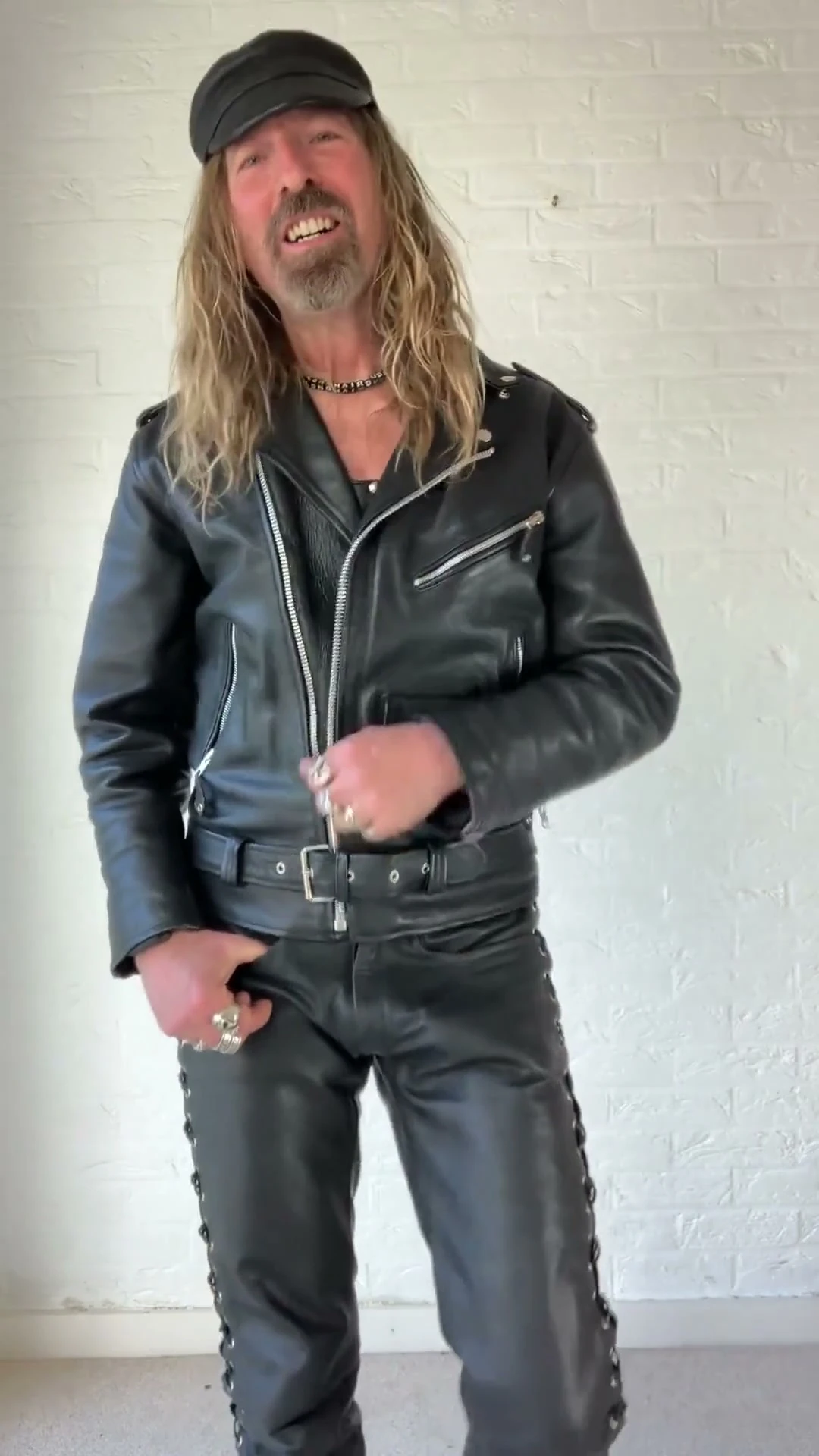 Tam deri mastürbasyon ve kesikler içinde longhairdude