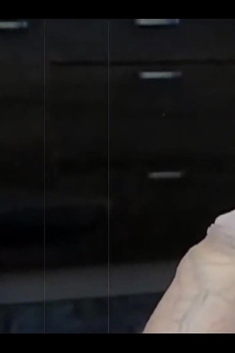 혀로 괴롭히는 핫한 펠라! 그녀는 롤리팝처럼 핥아!