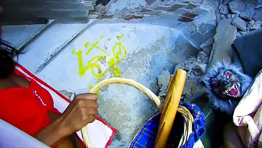 Seksi küçük kırmızı başlıklı kız kurt adama sakso çekiyor