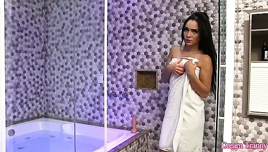 Trans hatun hanna rios duşta yapıyor