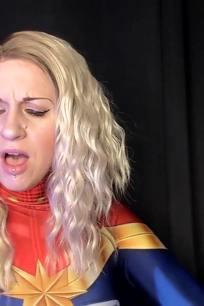 Η Captain Marvel κυριαρχεί σεξουαλικά στον Bucky