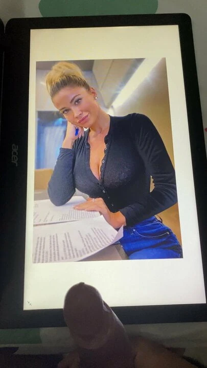 Copiosa sborrata su diletta leotta