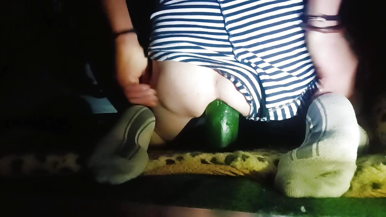 Анално разширяване на изключително красив млад мъж