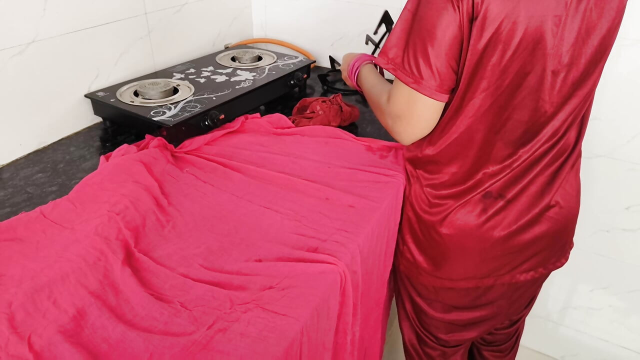 Desi bhabi ki kitchen me chudai video with brother in law