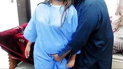 Пакистанський лікар показує член медсестрі, яка займається анальним сексом із чітким звуком на хінді