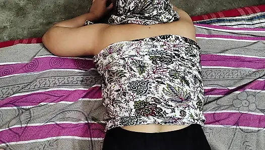 Hintli desi yenge götü ve amcığı sevgilisi tarafından sert sikiliyor, ilk kez ağrılı anal seks