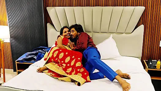 Lal pari jesi hot hardcore lady bathroom m mili uske sath sex karne ke leye bat hui phle wo na bolrhi thii fir usne soft sex karne ke leye k