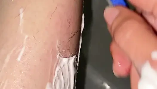 Cewek dengan lebat lagi cukur lebat - close up