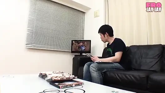 Reaksi wanita yang penasaran untuk skrining drama romantis -pt.5