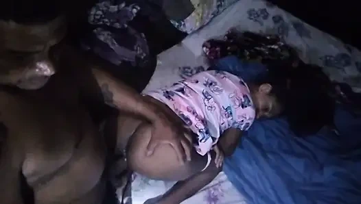 У меня беременна падчерица, и я продолжаю трахать киску и задницу