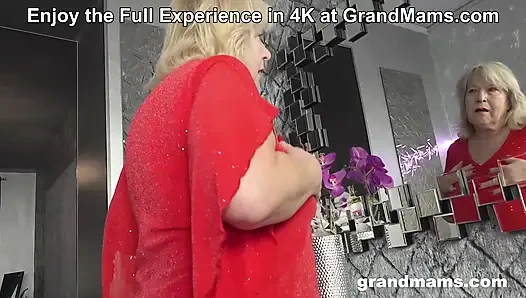 70-jährige oma spielt mit einem kleinen glasdildo, während sie laut bei omas stöhnt