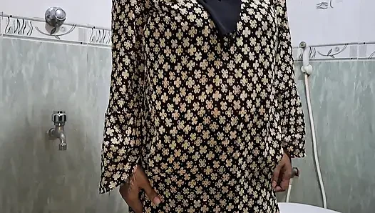When a Desi wife is alone at home, she goes to the bathroom and takes out her pussy juice with her hands.