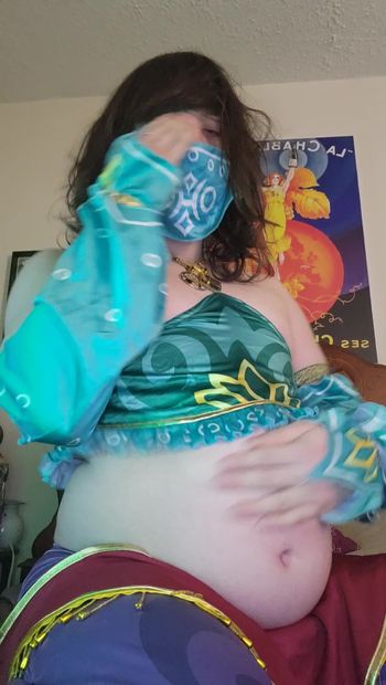 Chubby femboy link shows off