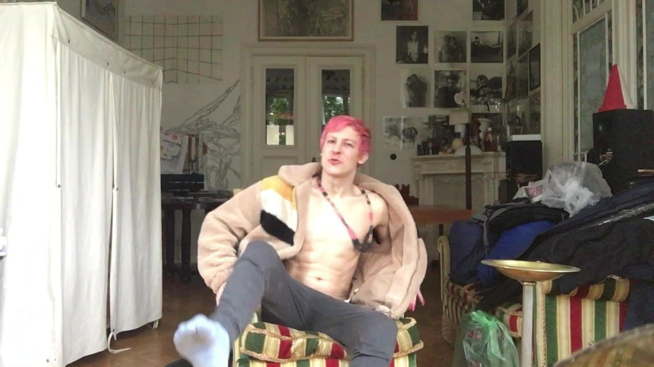 TWINK IS ALWAYS HUNGRY FOR RAW COCK