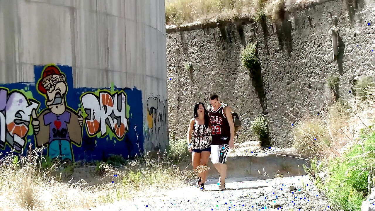 젖탱이를 벌리고 정액을 빨아주는 사랑스러운 소녀