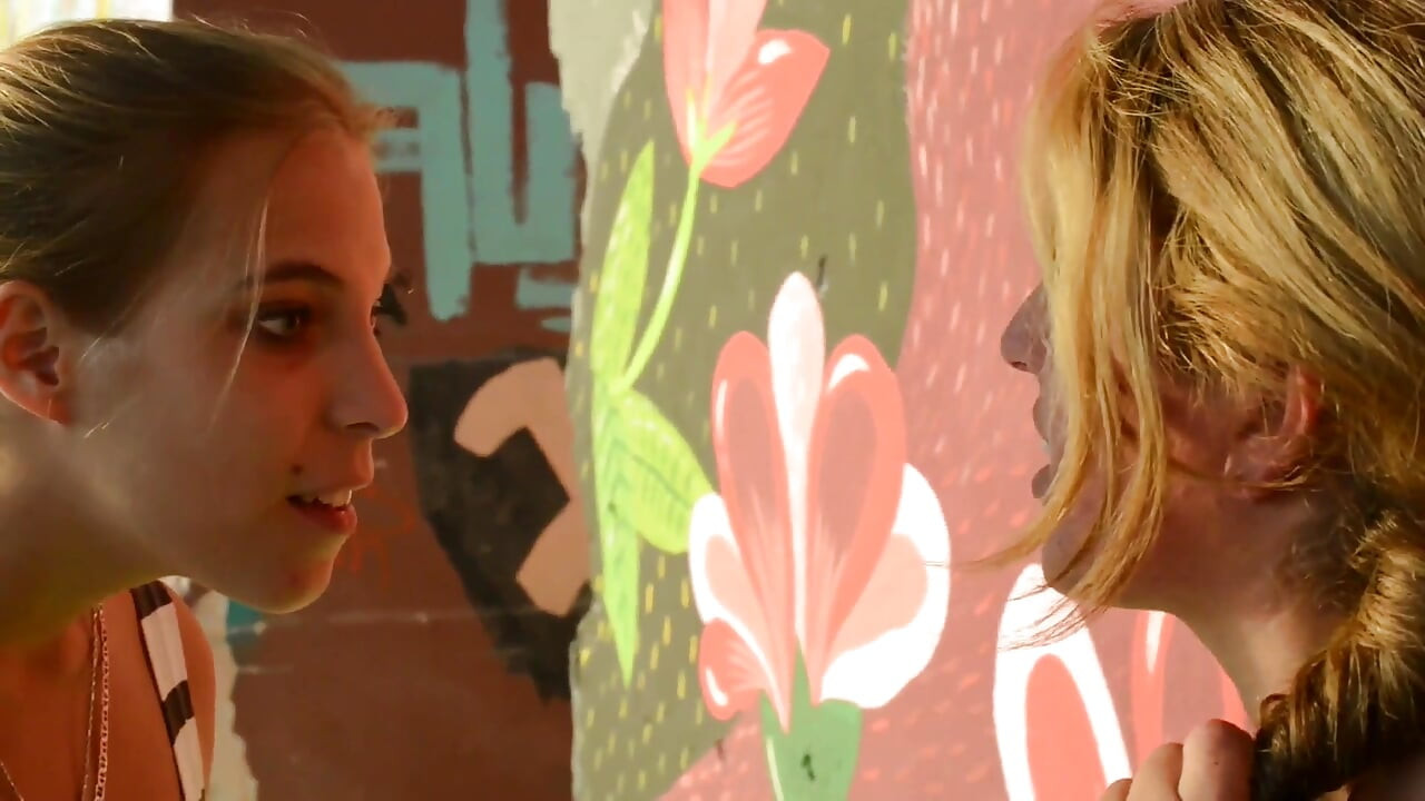 Faccia a faccia con mega schiaffi - combatto per il mio posto - Domina mikaela wolf e schiava Natasha Grof